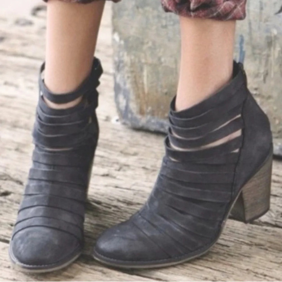 Free People Distressed Charcoal Leather Hybrid Heel Strappy Ankle Boots Size 39 - Picture 1 of 12